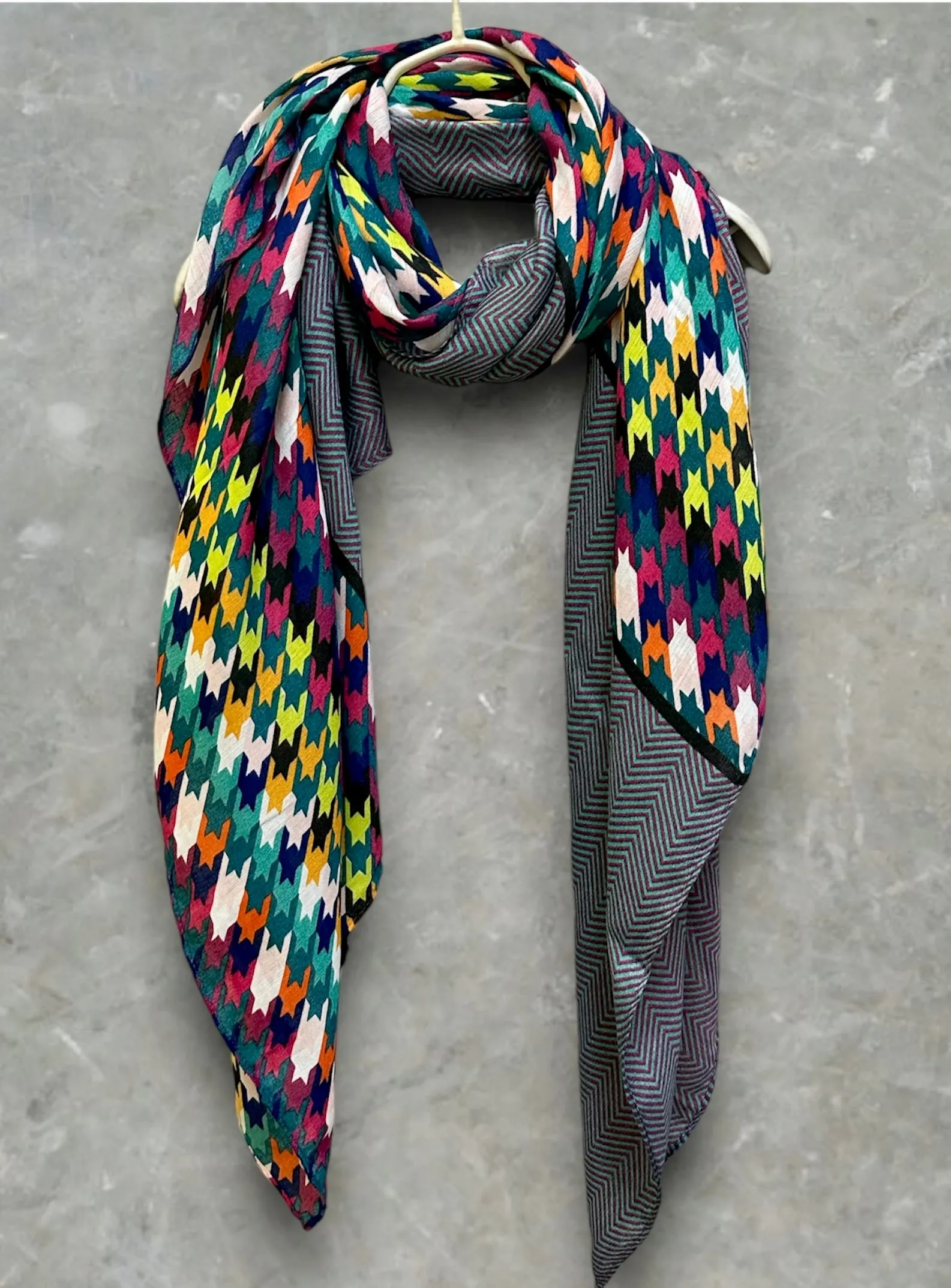 Blue Cotton Scarf with Eco-Friendly Multicolour Houndstooth Pattern – A Stylish and Sustainable Gift for Mom, Perfect for Birthday and Christmas Celebrations