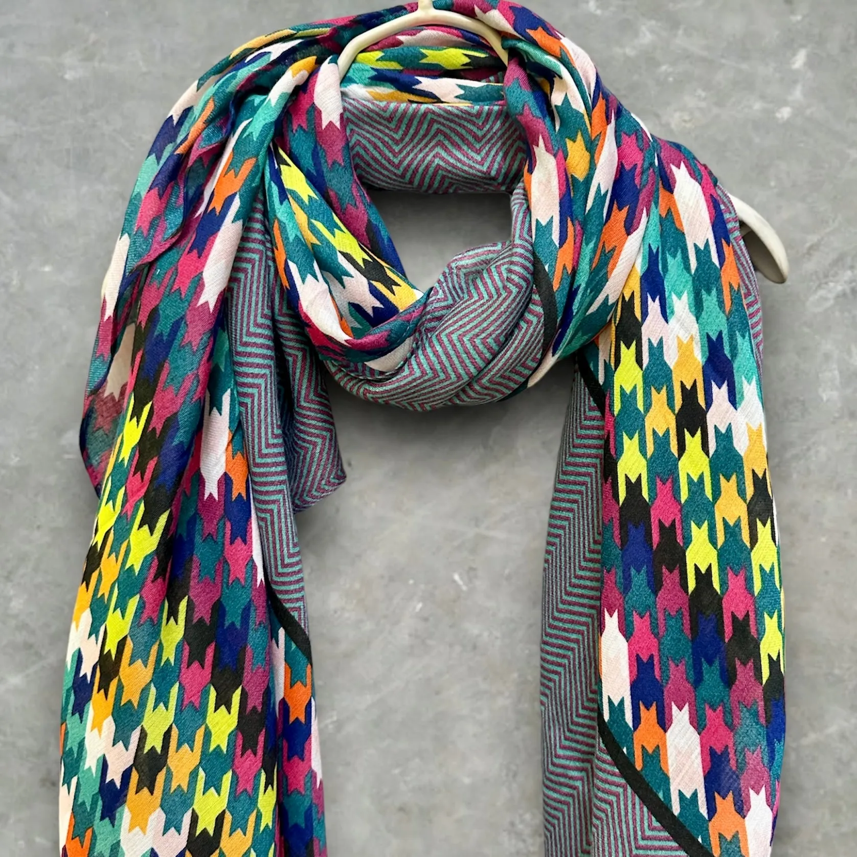 Blue Cotton Scarf with Eco-Friendly Multicolour Houndstooth Pattern – A Stylish and Sustainable Gift for Mom, Perfect for Birthday and Christmas Celebrations